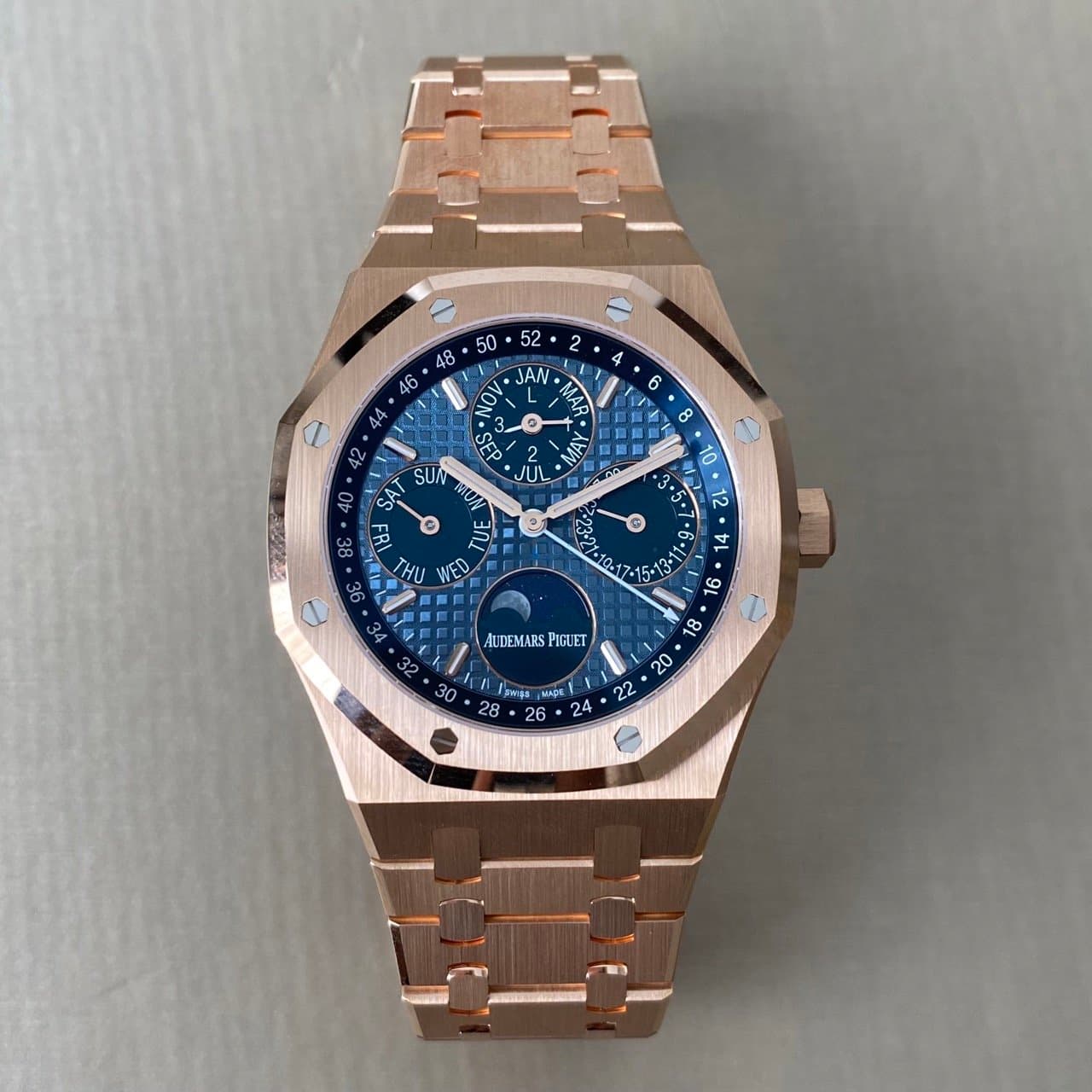 Watch photograph 12 of 13